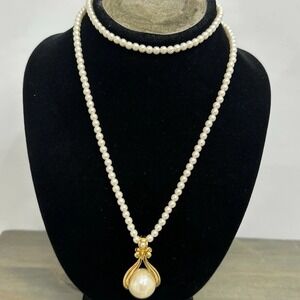 AVON Simulated Pearl Bead Necklace Gold Tone Drop Tong Charm Classic Vintage